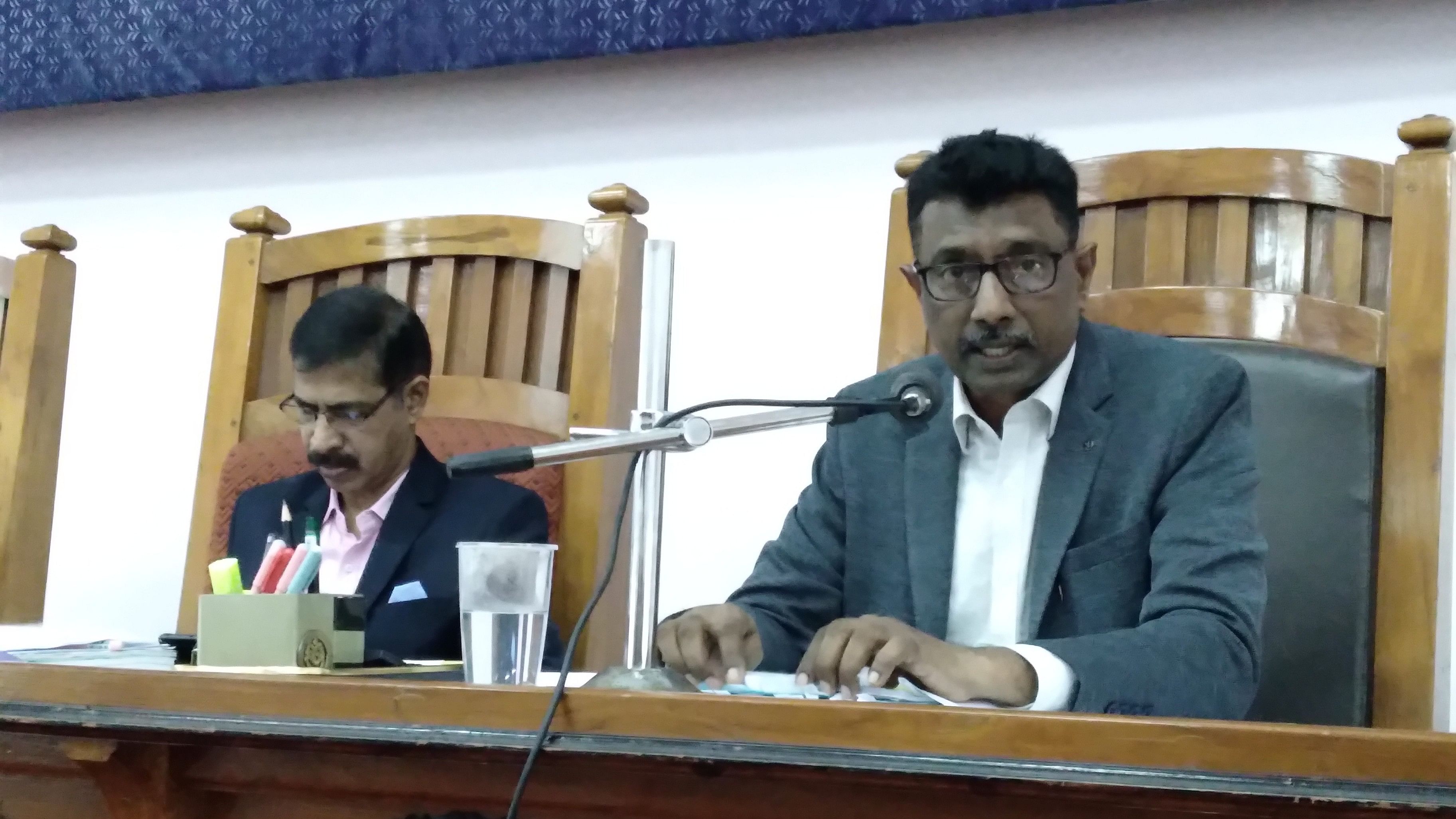 <div class="paragraphs"><p>Mangalore University Vice Chancellor Prof P L Dharma speaks during the academic council meeting of Mangalore University, at Mangalagangothri on Tuesday.</p></div>